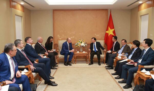 Ngày 14/3/2019, tại Trụ sở Chính phủ, Phó Thủ tướng Chính phủ Trịnh Đình Dũng tiếp ông Markelov V.A, Phó Chủ tịch Hội đồng quản trị Tập đoàn Gazprom  - Sputnik Việt Nam