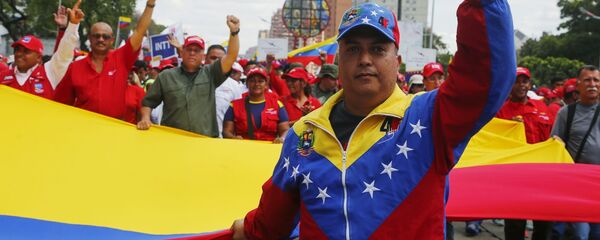 Những người tham gia biểu tình ủng hộ tổng thống hợp pháp Venezuela Nicolas Maduro, Caracas - Sputnik Việt Nam