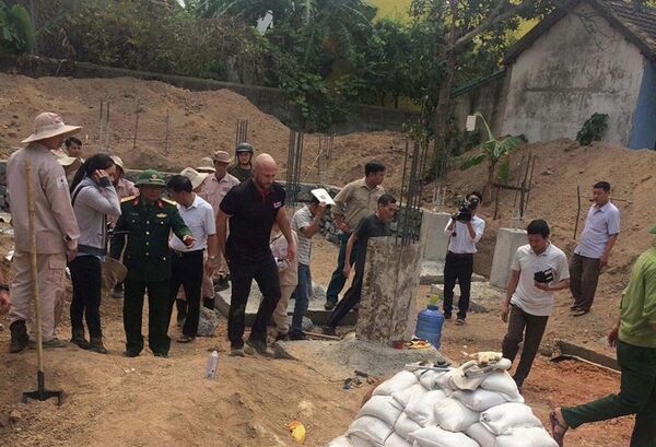 Lần đầu tiên gặp bom M117 nguyên ngòi nổ, chuyên gia Australia phải gọi điện tham vấn ba ông thầy ở nước ngoài, rồi mới trực tiếp xử lý. - Sputnik Việt Nam