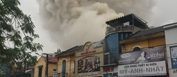 Đám cháy bùng phát tại khu vực phía sau khách sạn Sao Mai sáng ngày 17.3 - Sputnik Việt Nam