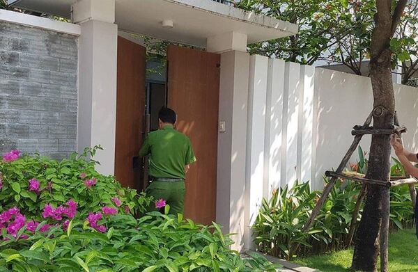 Công an vào nhà ông Tuấn - Sputnik Việt Nam