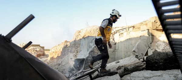 Mũ bảo hiểm trắng - Sputnik Việt Nam