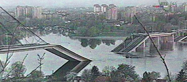 Cây cầu bắc qua sông Danube ở thành phố Novi Sad của Nam Tư bị phá hủy vì NATO không kích , tháng 3 năm 1999 - Sputnik Việt Nam