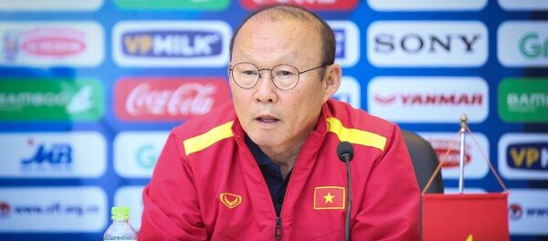 HLV trưởng đội tuyển Việt Nam, Park Hang seo tại buổi họp báo. - Sputnik Việt Nam