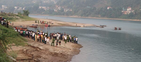 Khúc sông nơi các em học sinh bị đuối nước. Khúc sông nơi các em học sinh bị đuối nước. - Sputnik Việt Nam