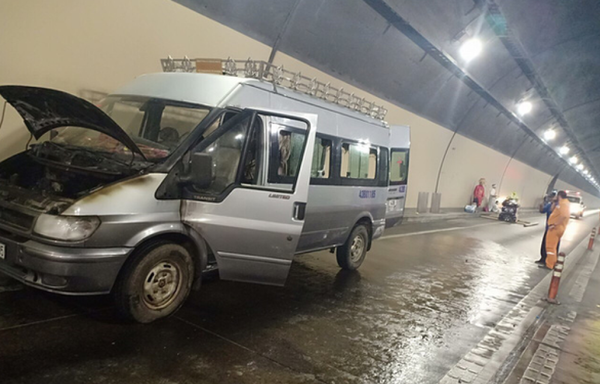 Hiện trường chiếc xe tang cháy bên trong hầm Hải Vân - Sputnik Việt Nam