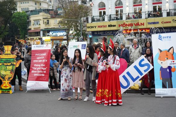 Lễ hội Văn hóa Nga bên Hồ Gươm: Say lòng “Giai điệu Nga trong trái tim thủ đô Việt Nam” - Sputnik Việt Nam