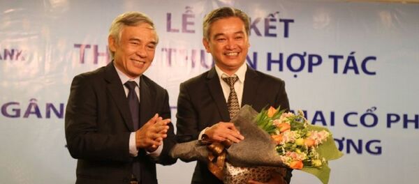 Ông Phạm Văn Thông (bên trái ảnh) - Sputnik Việt Nam