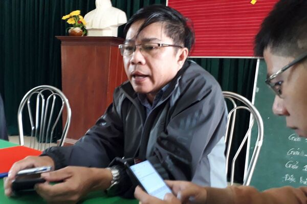 Hiệu trưởng trường THPT Nguyễn Hữu Thận Đoàn Quang Vinh  - Sputnik Việt Nam