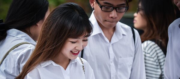 Thí sinh sau giờ thi THPT quốc gia 2018 Thí sinh sau giờ thi THPT quốc gia 2018 - Sputnik Việt Nam