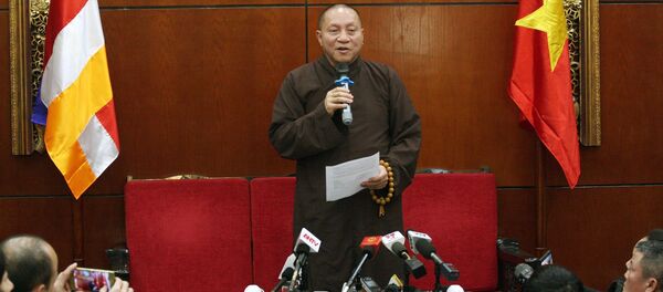 Hoà thượng Thích Gia Quang, Phó Chủ tịch Hội đồng Trị sự Giáo hội Phật giáo Việt Nam, Trưởng Ban Thông tin truyền thông, Người phát ngôn của Giáo hội Phật giáo Việt Nam thông báo kết luận của Ban Thường trực Hội đồng Trị sự Giáo hội Phật giáo Việt Nam tới phóng viên các cơ quan báo chí. - Sputnik Việt Nam