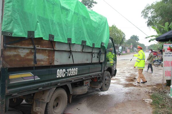 39 chốt kiểm dịch động vật tạm thời được triển khai trên toàn tỉnh Thái Nguyên nhằm kiểm soát dịch tả lợn châu Phi 39 chốt kiểm dịch động vật tạm thời được triển khai trên toàn tỉnh Thái Nguyên nhằm kiểm soát dịch tả lợn châu Phi - Sputnik Việt Nam