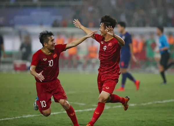 Chiến thắng thuyết phục 4 - 0 trước U23 Thái Lan đã thắp lên niềm hy vọng cho người hâm mộ cả nước về một lứa cầu thủ kế cận tài năng. Chiến thắng thuyết phục 4 - 0 trước U23 Thái Lan đã thắp lên niềm hy vọng cho người hâm mộ cả nước về một lứa cầu thủ kế cận tài năng. - Sputnik Việt Nam