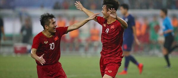 Chiến thắng thuyết phục 4 - 0 trước U23 Thái Lan đã thắp lên niềm hy vọng cho người hâm mộ cả nước về một lứa cầu thủ kế cận tài năng.  - Sputnik Việt Nam