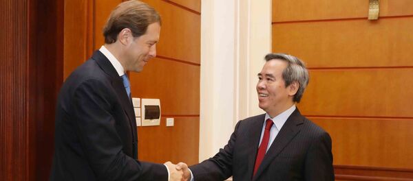 Sáng 27/3/2019, tại Trụ sở Trung ương Đảng, đồng chí Nguyễn Văn Bình, Ủy viên Bộ Chính trị, Bí thư Trung ương Đảng, Trưởng Ban Kinh tế Trung ương tiếp Bộ trưởng Bộ Công thương Liên bang Nga D.V.Maturov nhân chuyến thăm và làm việc tại Việt Nam. - Sputnik Việt Nam