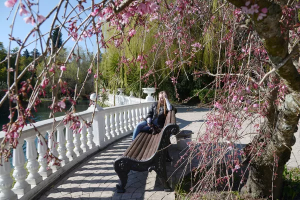 Cô gái trong vườn thực vật Các nền văn hóa phương Nam ở quận Adler, thành phố Sochi Cô gái trong vườn thực vật Các nền văn hóa phương Nam ở quận Adler, thành phố Sochi - Sputnik Việt Nam