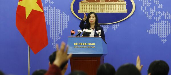 Người phát ngôn Bộ Ngoại giao Lê Thị Thu Hằng trả lời các câu hỏi của phóng viên báo chí trong và ngoài nước.  - Sputnik Việt Nam