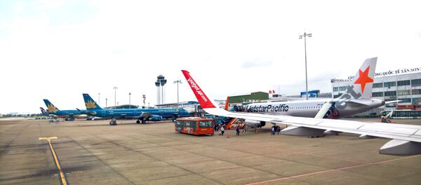 Máy bay của Vietnam Airlines, Jetstar và Vietjet tại Cảng Hàng Không Tân Sơn Nhẩt Máy bay của Vietnam Airlines, Jetstar và Vietjet tại Cảng Hàng Không Tân Sơn Nhẩt - Sputnik Việt Nam