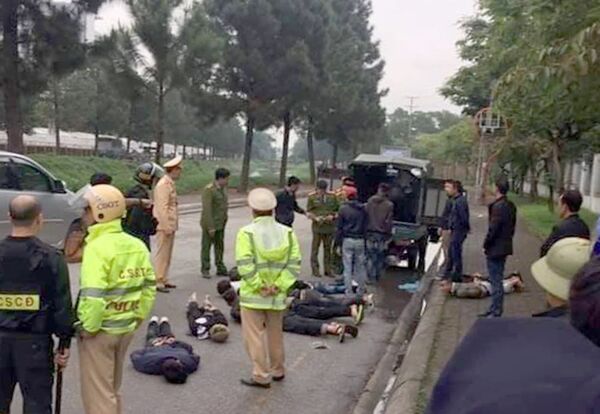 Cùng thích nhân viên xinh đẹp quán karaoke, nhóm Quân con và Quân tồ hẹn nhau giao chiến - Sputnik Việt Nam