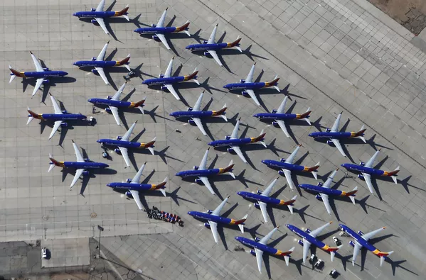 Máy bay Boeing 737 MAX của hãng hàng không Southwest Airlines tại sân bay Victorville, bang California Máy bay Boeing 737 MAX của hãng hàng không Southwest Airlines tại sân bay Victorville, bang California - Sputnik Việt Nam