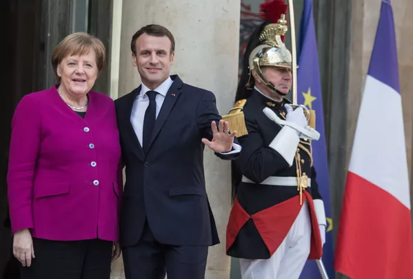 Thủ tướng Liên bang Đức Angela Merkel và Tổng thống Pháp Emmanuel Macron trong cuộc gặp của các nhà lãnh đạo EU và Trung Quốc tại Cung điện Elysée ở Paris Thủ tướng Liên bang Đức Angela Merkel và Tổng thống Pháp Emmanuel Macron trong cuộc gặp của các nhà lãnh đạo EU và Trung Quốc tại Cung điện Elysée ở Paris - Sputnik Việt Nam