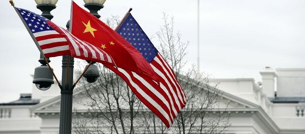 Quốc kỳ Mỹ và Trung Quốc - Sputnik Việt Nam