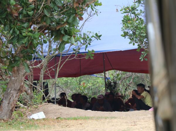 Vụ phá ổ bạc trong rừng: Đưa 100 người về Trại giam Bộ Công an - Sputnik Việt Nam