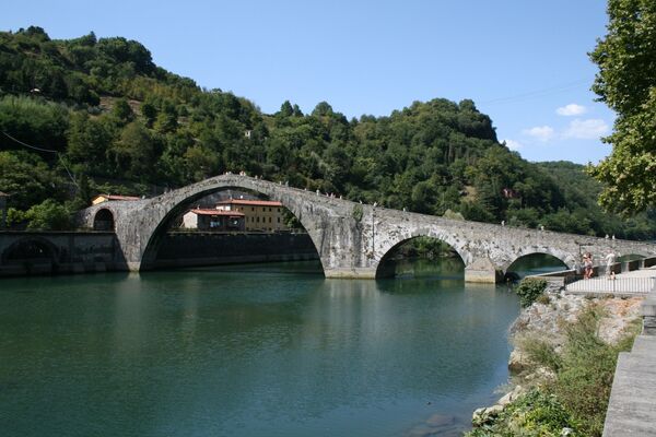 Cầu Mary Magdalene ở Borgo a Mozzano, Ý - Sputnik Việt Nam