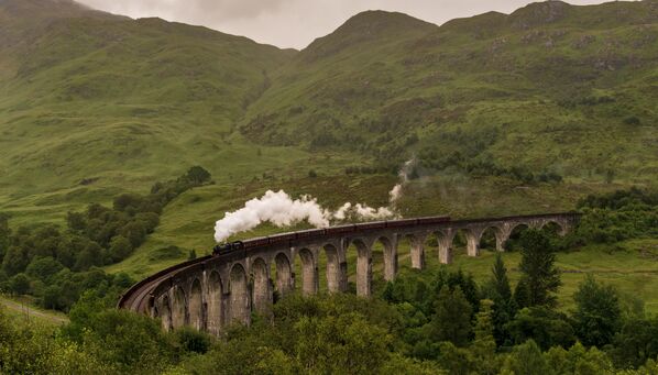 Cầu cạn Glenfinnan vòm bê tông đường sắt ở Scotland - Sputnik Việt Nam