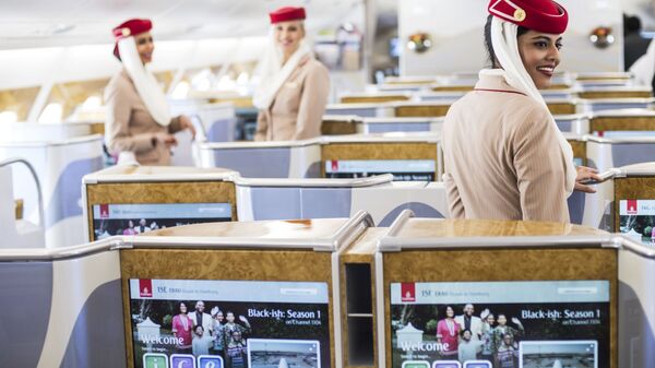 Khoang máy bay chở khách Airbus A380-800 của hãng hàng không Emirates Airlines - Sputnik Việt Nam