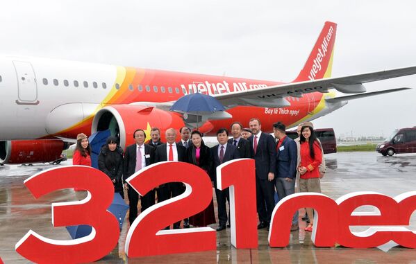 Chủ tịch Quốc hội Nguyễn Thị Kim Ngân chứng kiến Hãng Hàng không Vietjet đón nhận tàu bay A321neo.  - Sputnik Việt Nam