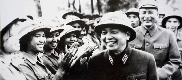 Đại tướng Võ Nguyên Giáp và Trung tướng Đồng Sỹ Nguyên - Sputnik Việt Nam