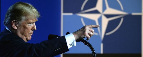 Tổng thống Mỹ Donald Trump tại Hội nghị thượng đỉnh NATO Tổng thống Mỹ Donald Trump tại Hội nghị thượng đỉnh NATO - Sputnik Việt Nam
