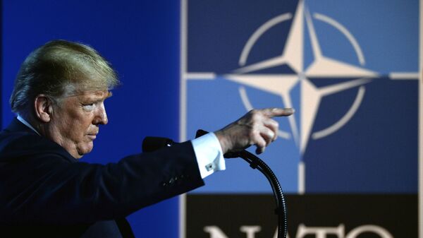 Tổng thống Mỹ Donald Trump tại Hội nghị thượng đỉnh NATO - Sputnik Việt Nam