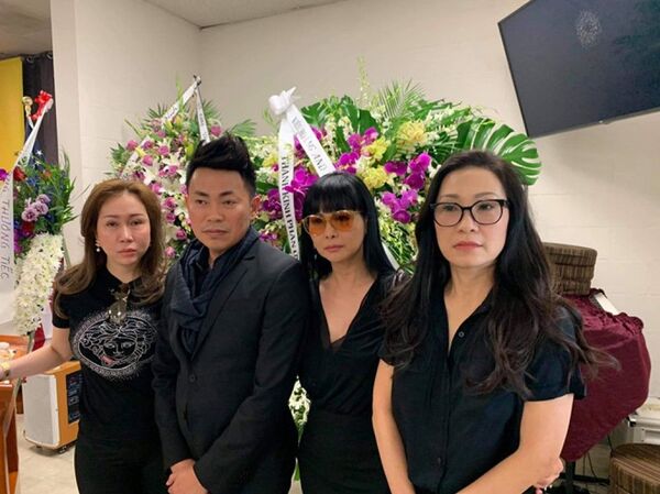 Tỉ phú Hoàng Kiều tặng 30.000 USD để thực hiện nguyện vọng cuối cùng của Anh Vũ Tỉ phú Hoàng Kiều tặng 30.000 USD để thực hiện nguyện vọng cuối cùng của Anh Vũ - Sputnik Việt Nam