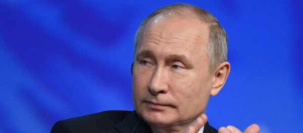 Tổng thống Nga Vladimir Putin tại Diễn đàn Bắc cực quốc tế lần thứ V Tổng thống Nga Vladimir Putin tại Diễn đàn Bắc cực quốc tế lần thứ V - Sputnik Việt Nam