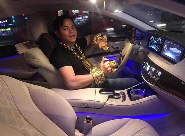 Khởi tố, bắt tạm giam anh em nhà Phúc “XO” Khởi tố, bắt tạm giam anh em nhà Phúc “XO” - Sputnik Việt Nam