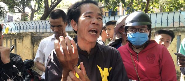 Ông Lê Đức Ngạn (Đội dịch vụ tang lễ Lê Văn Thứ), người thoát chết trong vụ tai nạn. Ông Lê Đức Ngạn (Đội dịch vụ tang lễ Lê Văn Thứ), người thoát chết trong vụ tai nạn. - Sputnik Việt Nam