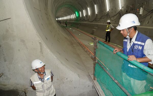 Thủ tướng Nguyễn Xuân Phúc yêu cầu hoàn thành dự án metro số 1 cuối năm 2020 - Sputnik Việt Nam