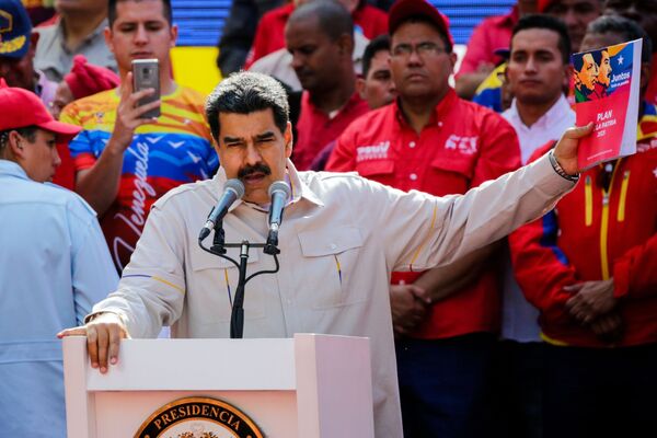 Tổng thống Venezuela Nicolas Maduro phát biểu tại Caracas trong cuộc mit tinh ủng hộ ông - Sputnik Việt Nam