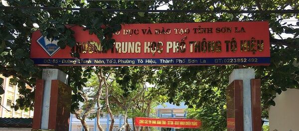 Trường trung học phổ thông Tô Hiệu (Sơn La) có nhiều thí sinh có điểm thi cao bất thường, trong đó có thí sinh đỗ top 3 đại học Y Hà Nội đã bị phát hiện được nâng điểm. Trường trung học phổ thông Tô Hiệu (Sơn La) có nhiều thí sinh có điểm thi cao bất thường, trong đó có thí sinh đỗ top 3 đại học Y Hà Nội đã bị phát hiện được nâng điểm. - Sputnik Việt Nam