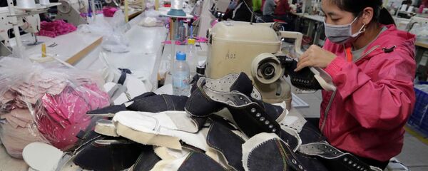 May giầy xuất khẩu tại Công ty TNHH Hóa dệt Hà Tây, huyện Hoài Đức, Hà Nội.  - Sputnik Việt Nam