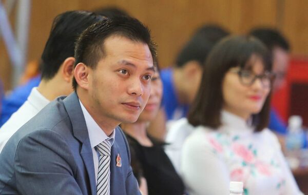 Hạt giống đỏ Nguyễn Xuân Anh, Nguyễn Bá Cảnh, Tất Thành Cang : Bài học 'đắt giá' đối với cán bộ trẻ - Sputnik Việt Nam