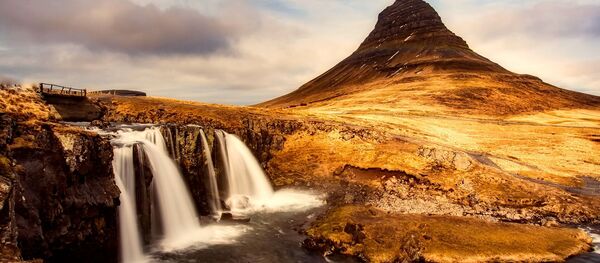 Quang cảnh núi Kirkyufetl ở Iceland xuất hiện trong tầm nhìn của Sandor Clegane - Sputnik Việt Nam