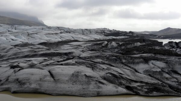 Sông băng lớn nhất Iceland Vatnajekull. Những người đi bộ trong phim Trò chơi vương quyền ở «Vùng đất bên kia Bức tường» sống tại đây  - Sputnik Việt Nam