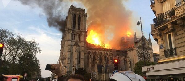 Cháy lớn nhà thờ Đức Bà Paris - Sputnik Việt Nam