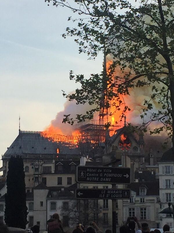 Cháy lớn tại Nhà thờ Đức Bà Paris (Ảnh, video) - Sputnik Việt Nam