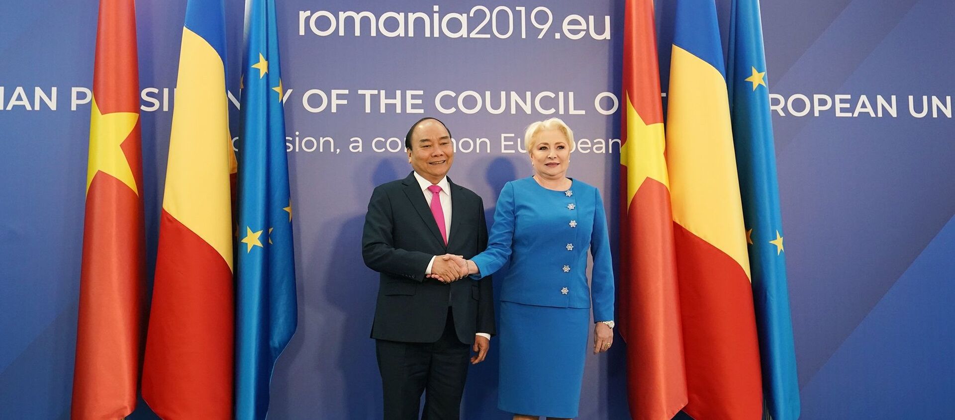 Thủ tướng Nguyễn Xuân Phúc hội đàm Thủ tướng Romania Viorica Dancila - Sputnik Việt Nam, 1920, 16.04.2019