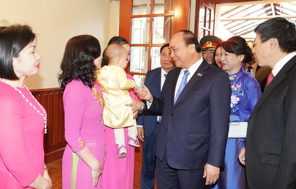 Thủ tướng thăm Đại sứ quán Việt Nam tại Czech - Sputnik Việt Nam