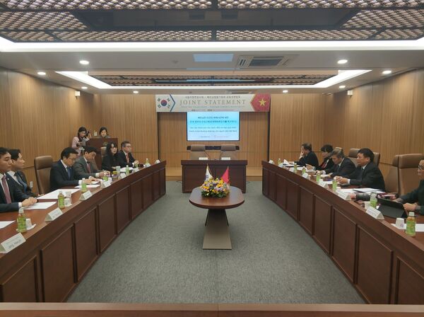 Thành thật xin lỗi Việt Nam: Hội Luật gia đề nghị Hàn Quốc điều tra hậu quả chiến tranh Thành thật xin lỗi Việt Nam: Hội Luật gia đề nghị Hàn Quốc điều tra hậu quả chiến tranh - Sputnik Việt Nam